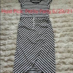 🎉Host Pick🎉 VGUC Petite striped maxi dress